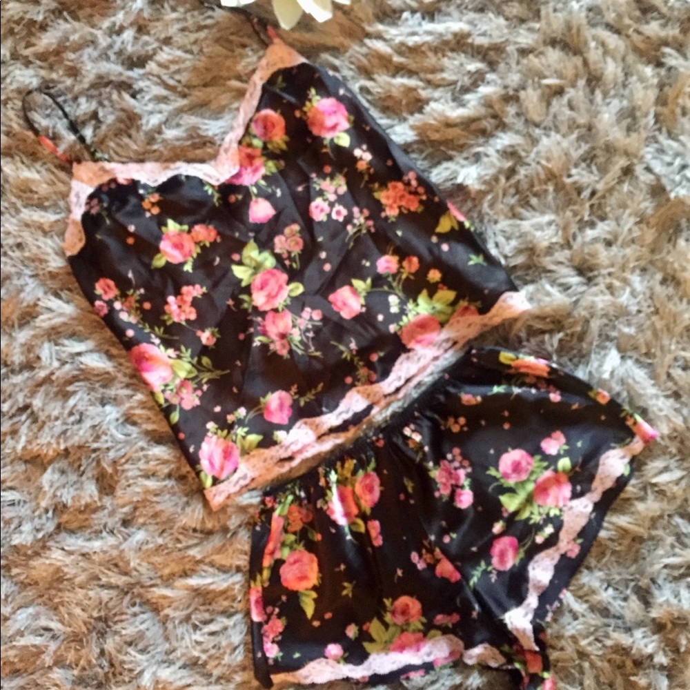 💕Victoria’s Secret camisole sleepwear💕